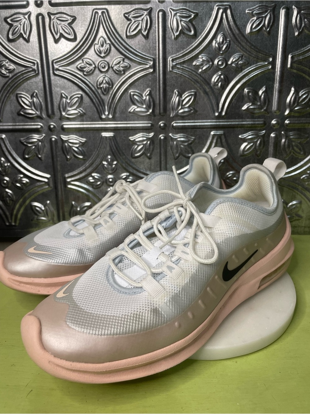 Nike women’s Air Max Axis Washed Coral Aura size 10